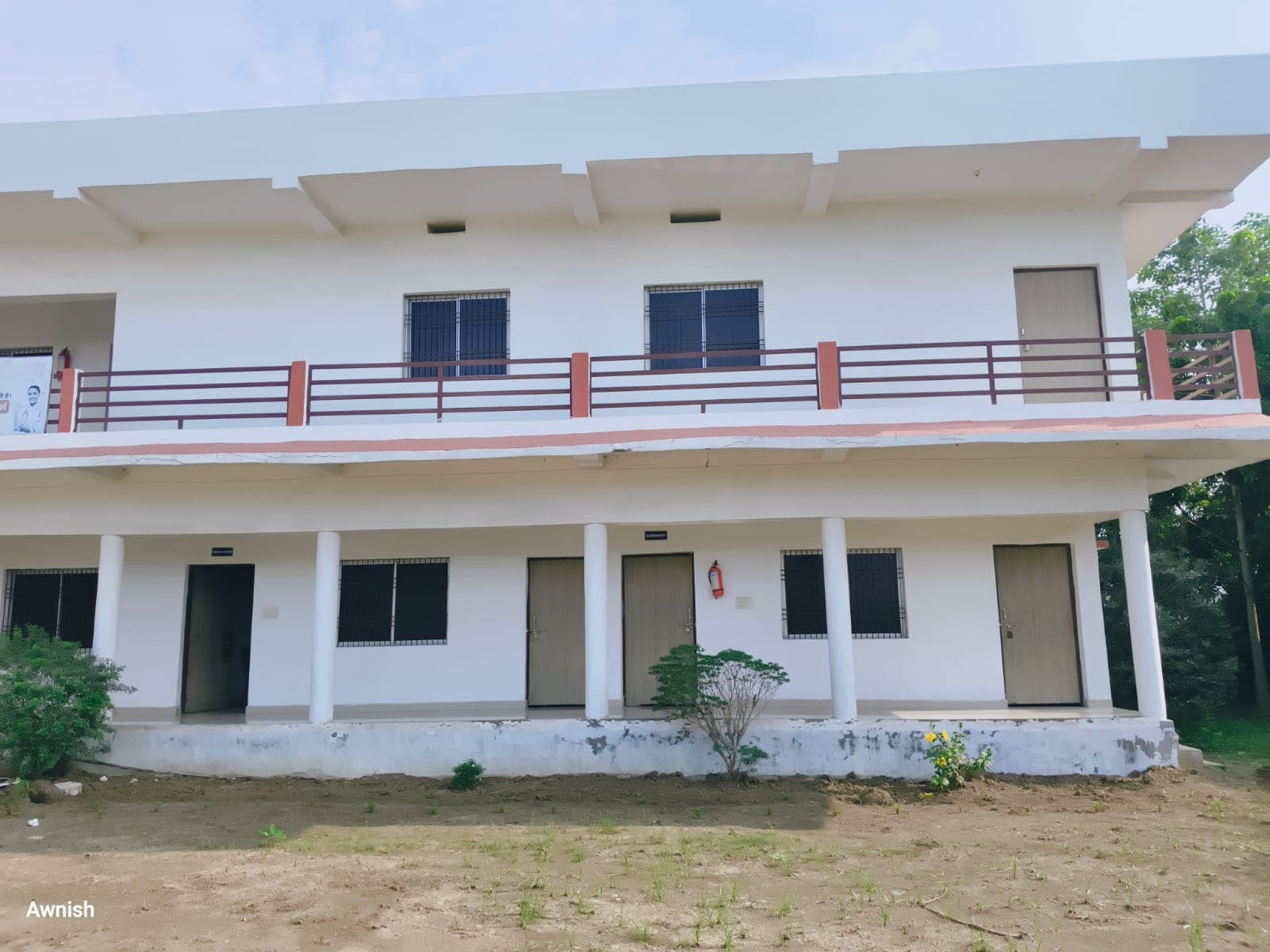 Ground floor porch and columns, Shanta Nursing Institute